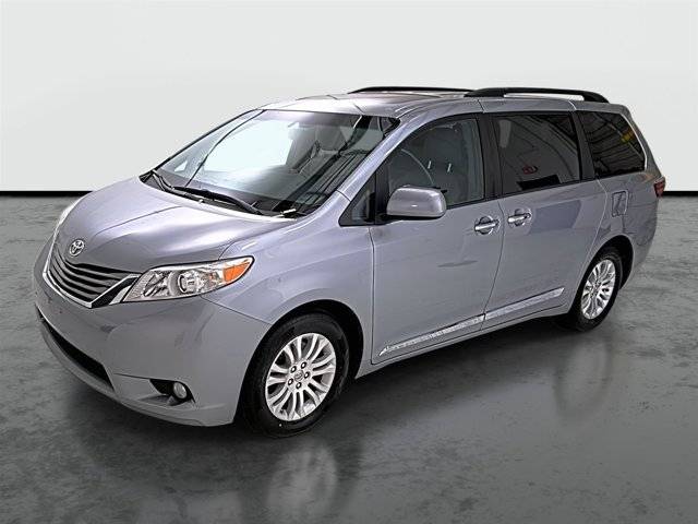 2017 Toyota Sienna XLE FWD photo