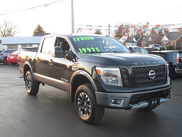 2017 Nissan Titan PRO-4X 4WD photo