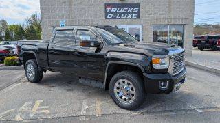 2018 GMC Sierra 2500HD Denali 4WD photo
