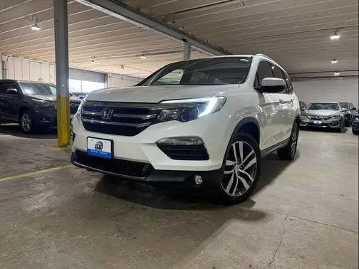 2017 Honda Pilot Touring AWD photo