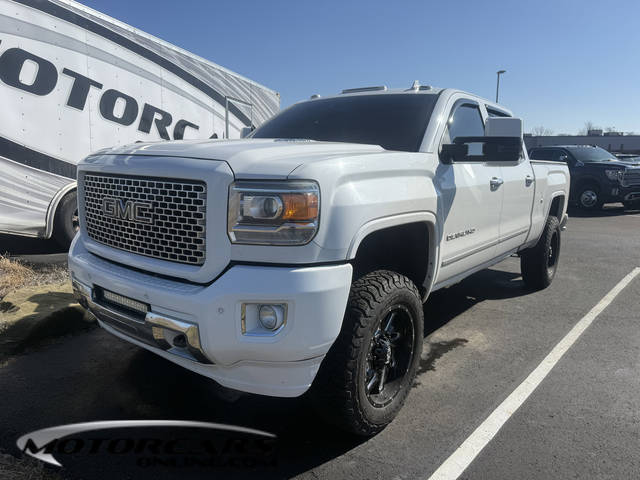 2015 GMC Sierra 2500HD Denali 4WD photo