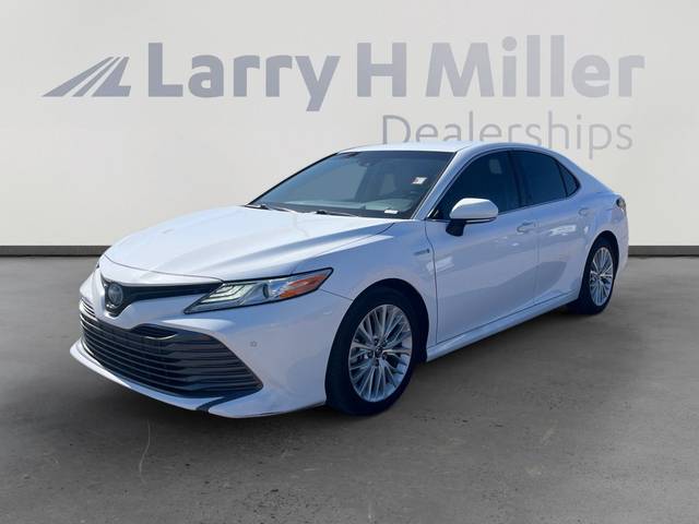 2018 Toyota Camry Hybrid XLE FWD photo