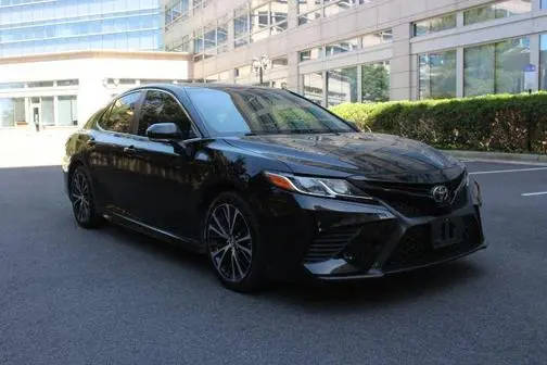 2018 Toyota Camry SE FWD photo