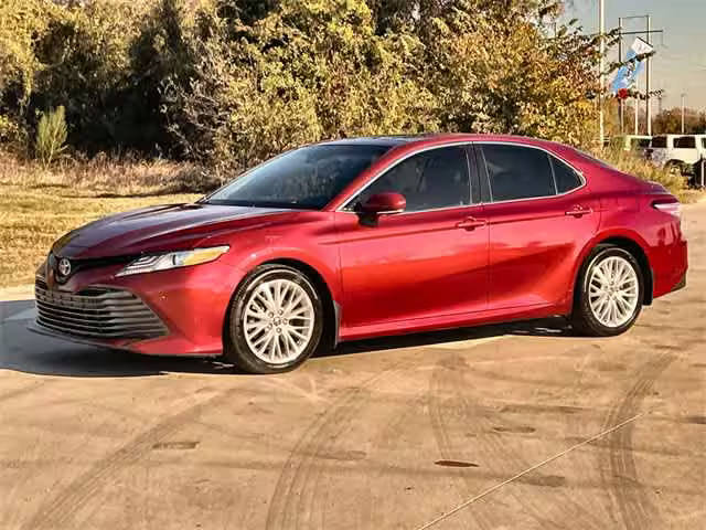 2018 Toyota Camry XLE V6 FWD photo