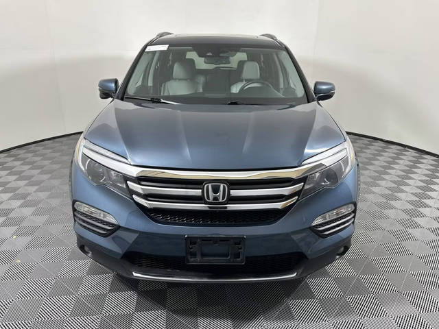 2017 Honda Pilot Touring FWD photo