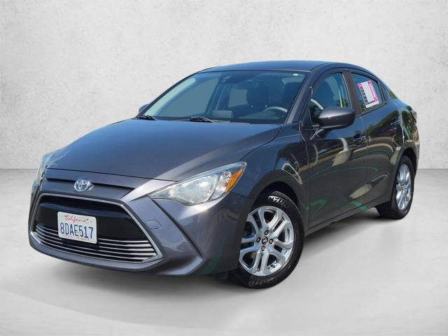 2018 Toyota Yaris FWD photo