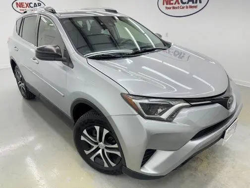 2018 Toyota RAV4 LE FWD photo