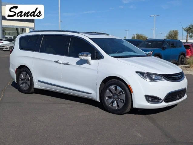 2018 Chrysler Pacifica Minivan Hybrid Limited FWD photo