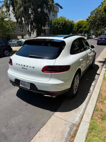 2018 Porsche Macan  AWD photo
