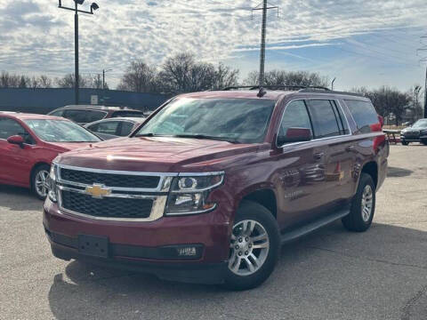 2017 Chevrolet Suburban LT 4WD photo