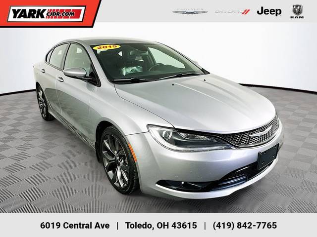 2015 Chrysler 200 S FWD photo