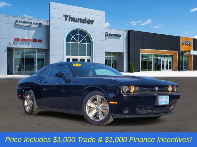 2016 Dodge Challenger SXT RWD photo