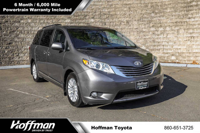 2017 Toyota Sienna XLE FWD photo