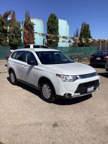 2015 Mitsubishi Outlander ES FWD photo
