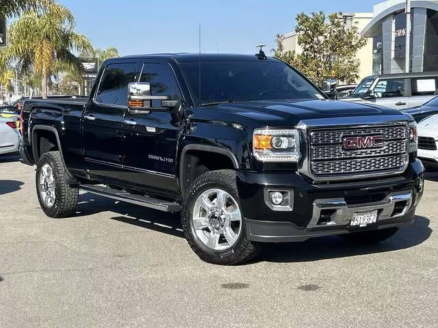 2018 GMC Sierra 2500HD Denali 4WD photo