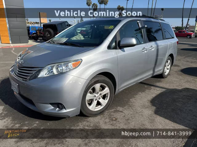 2017 Toyota Sienna LE FWD photo