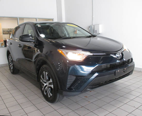 2018 Toyota RAV4 LE AWD photo