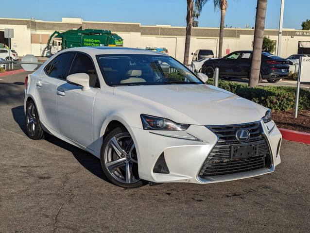 2018 Lexus IS IS 300 RWD photo