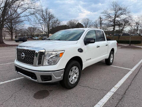 2017 Nissan Titan SV 4WD photo