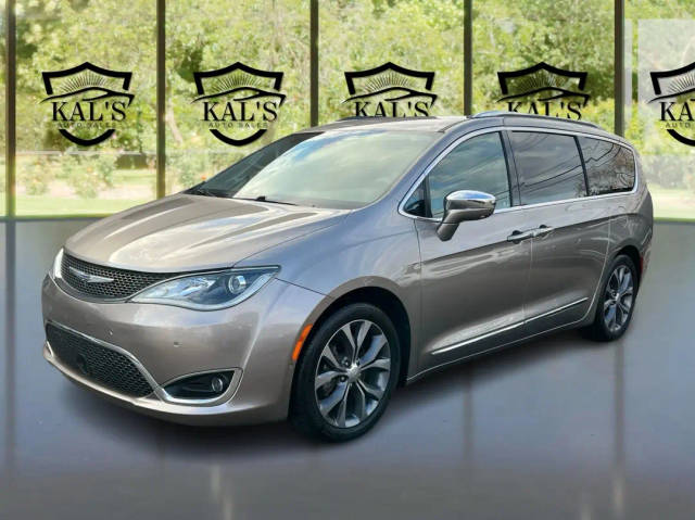 2018 Chrysler Pacifica Minivan Limited FWD photo