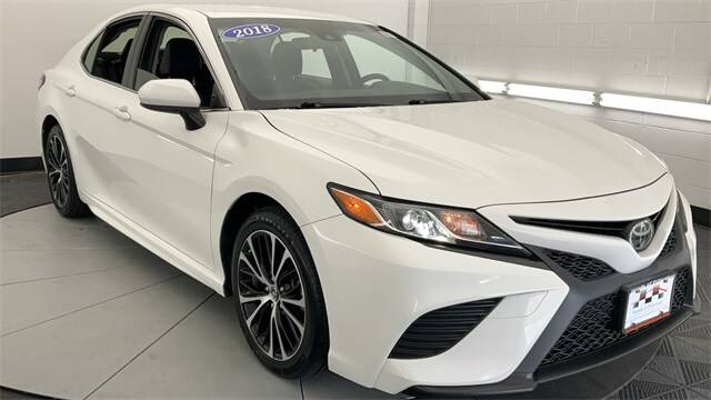 2018 Toyota Camry SE FWD photo