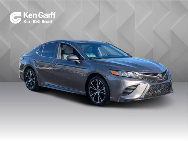 2018 Toyota Camry SE FWD photo