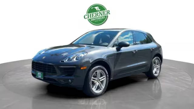 2018 Porsche Macan  AWD photo