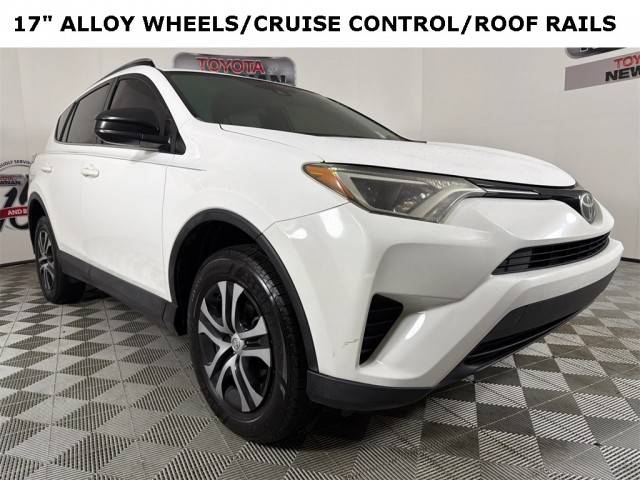 2018 Toyota RAV4 LE FWD photo