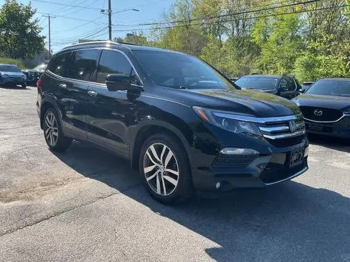 2017 Honda Pilot Touring AWD photo