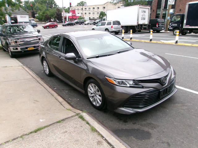 2018 Toyota Camry LE FWD photo