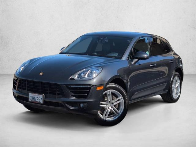 2018 Porsche Macan  AWD photo