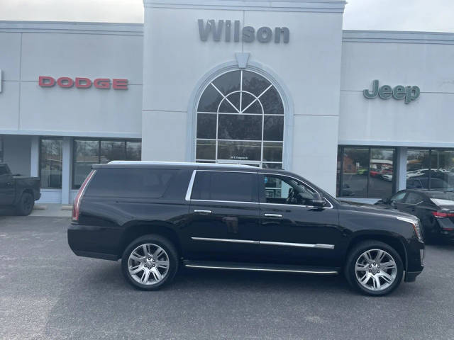 2018 Cadillac Escalade ESV Luxury 4WD photo