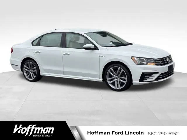 2018 Volkswagen Passat R-Line FWD photo