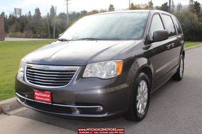 2015 Chrysler Town and Country Touring FWD photo