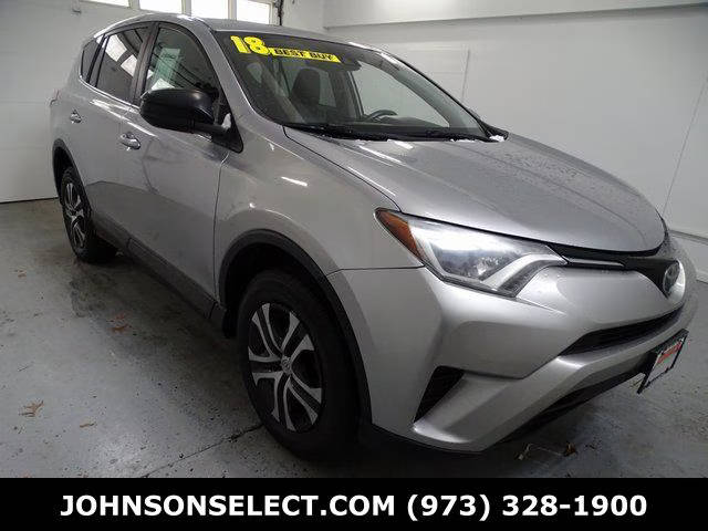 2018 Toyota RAV4 LE AWD photo