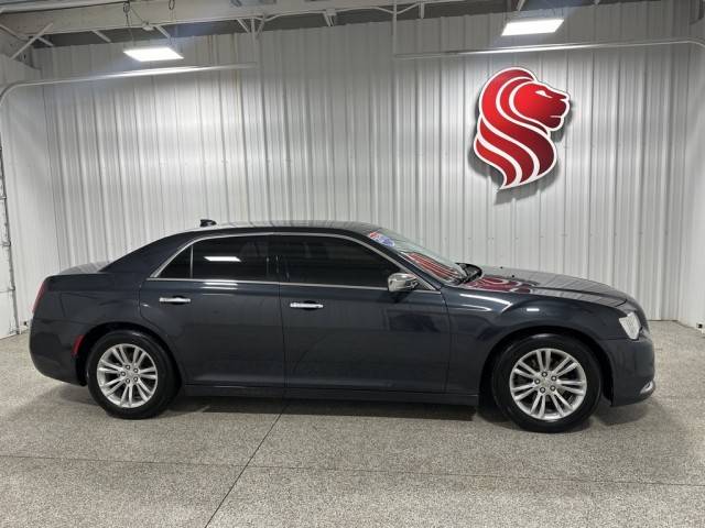 2017 Chrysler 300 300C RWD photo