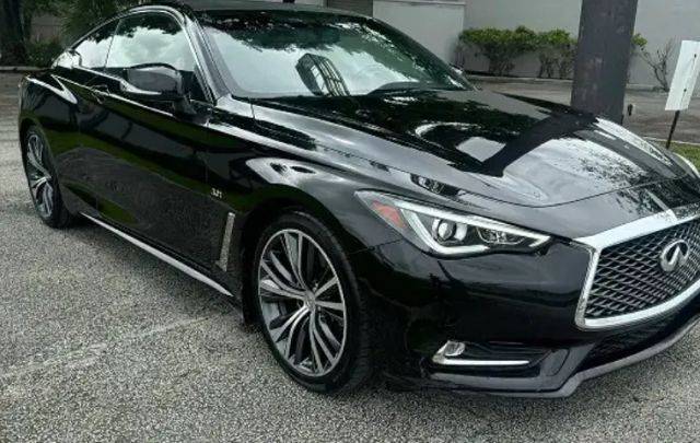 2018 Infiniti Q60 3.0t LUXE AWD photo