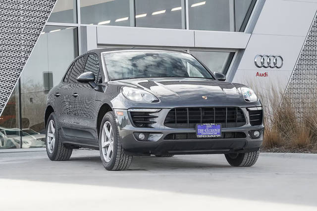 2018 Porsche Macan  AWD photo