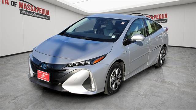 2017 Toyota Prius Prime Plus FWD photo