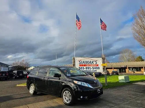 2017 Toyota Sienna XLE Auto Access Seat FWD photo