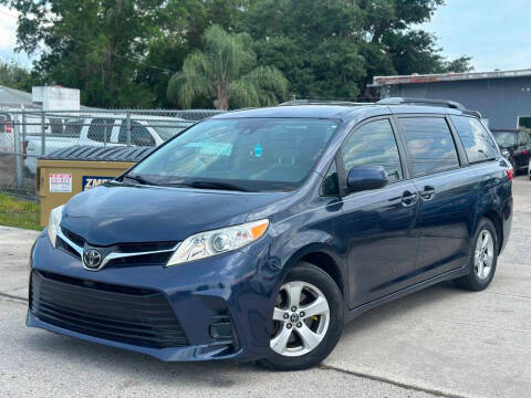2018 Toyota Sienna LE FWD photo