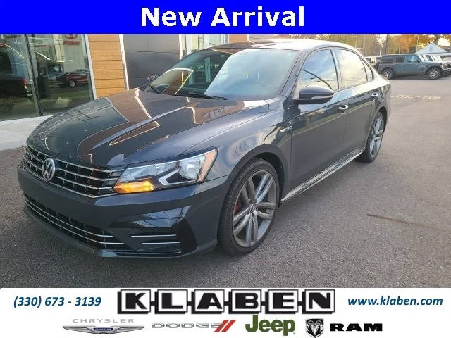 2018 Volkswagen Passat R-Line FWD photo