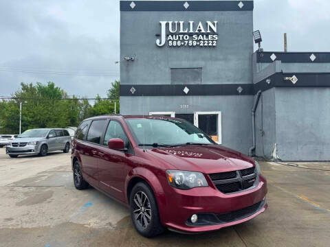 2018 Dodge Grand Caravan SXT FWD photo