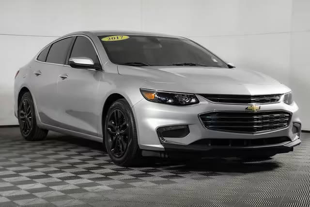 2017 Chevrolet Malibu LT FWD photo
