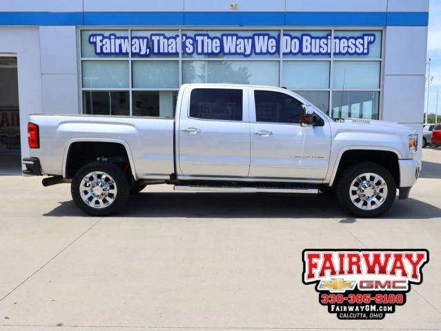 2018 GMC Sierra 2500HD Denali 4WD photo