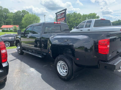 2018 GMC Sierra 3500HD Denali 4WD photo