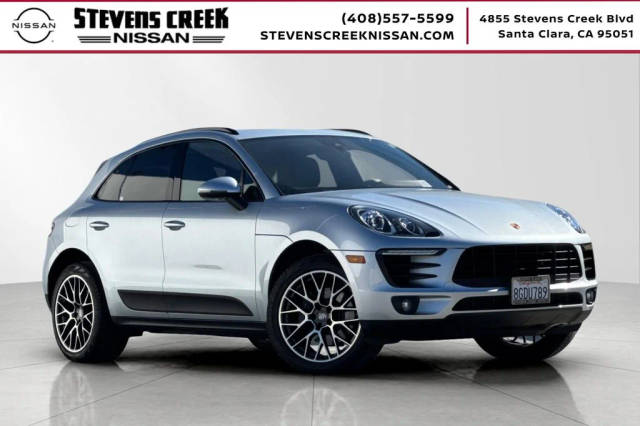 2018 Porsche Macan  AWD photo