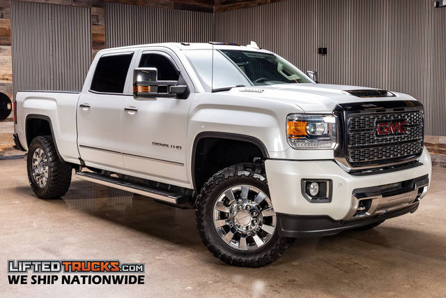 2018 GMC Sierra 2500HD Denali 4WD photo