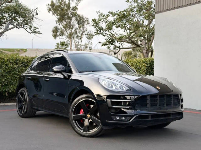 2018 Porsche Macan Turbo AWD photo