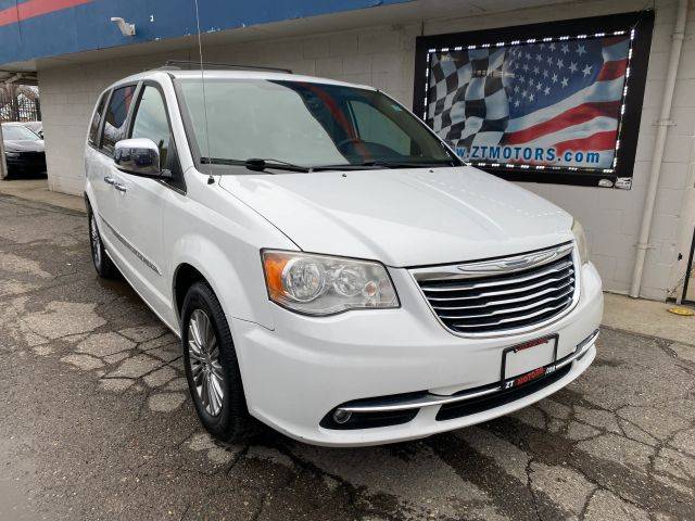 2015 Chrysler Town and Country Touring-L FWD photo